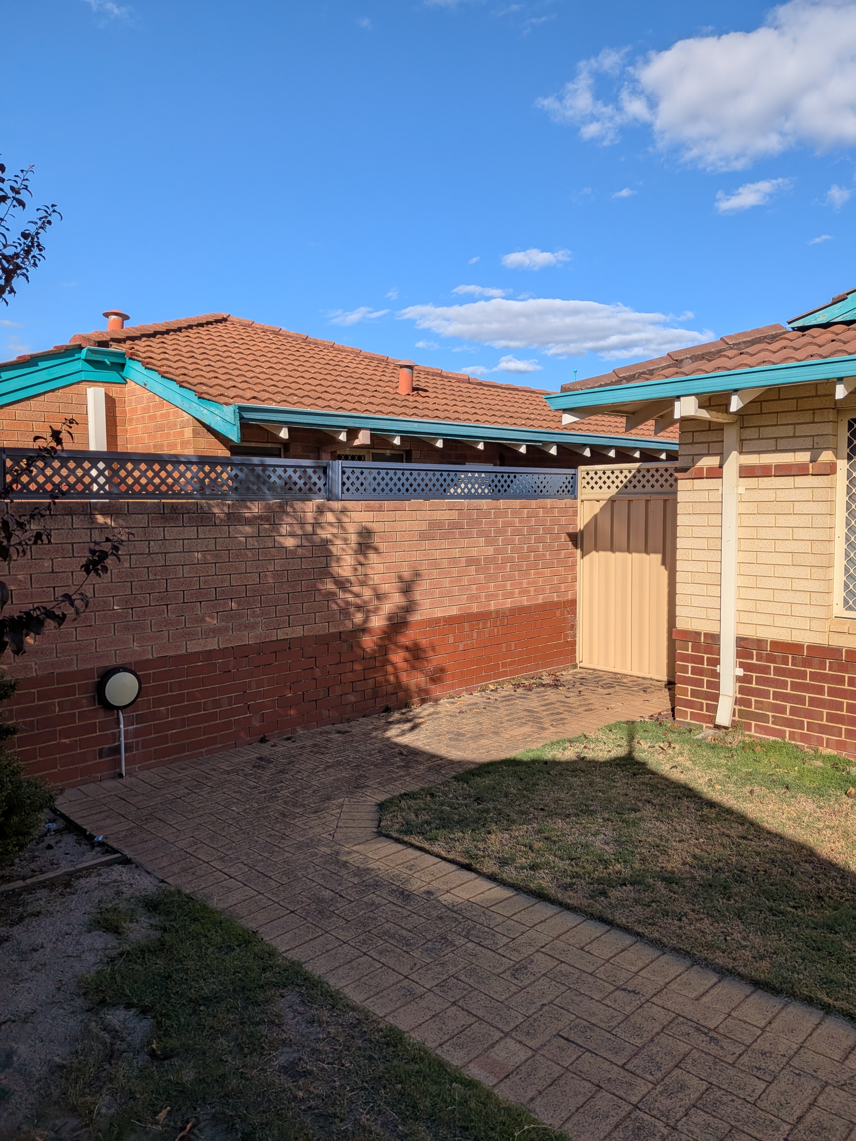 Blue Ocean diamond lattice fencing installation