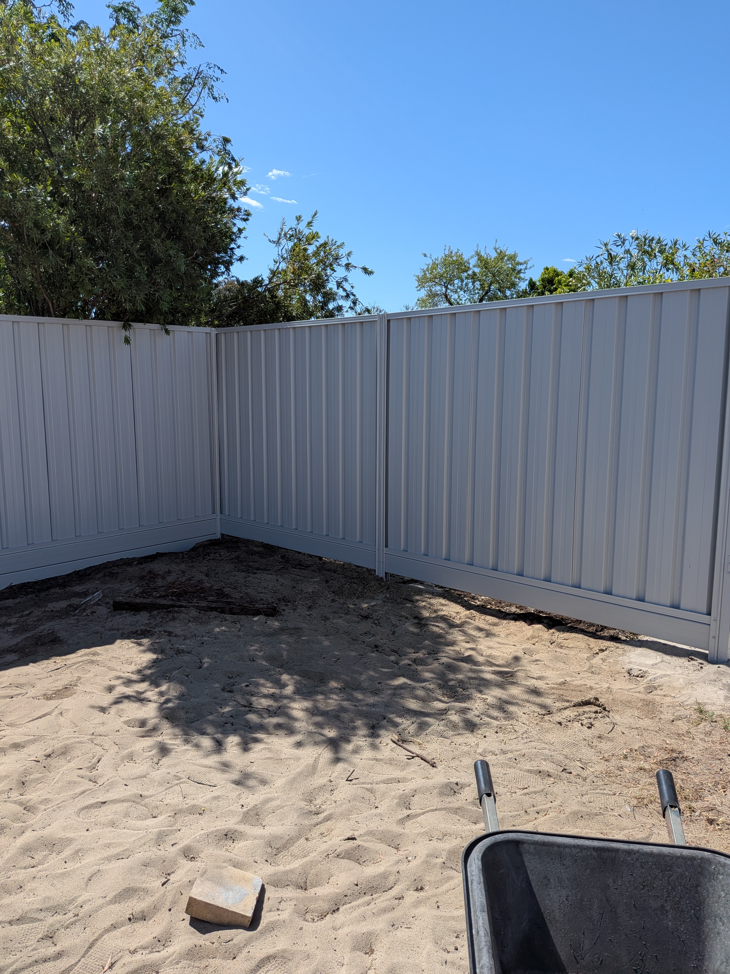 Shale Grey Colorbond fence with straight panel alignment